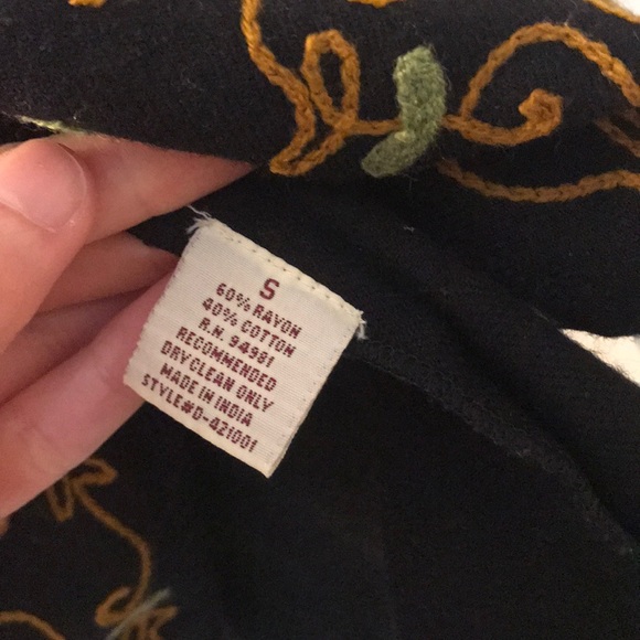 Embroidered vintage dress with tie sleeves - Picture 3 of 6